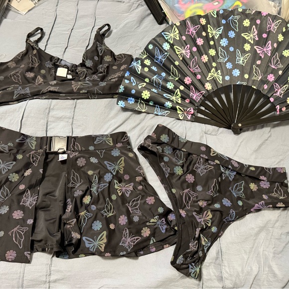 iHeartRaves Other - iHeartRaves Black Holographic Set with Multicolor Butterfly Design